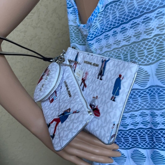 Michael Kors Jet Set Girls Wristlet Trio - Picture 6 of 16